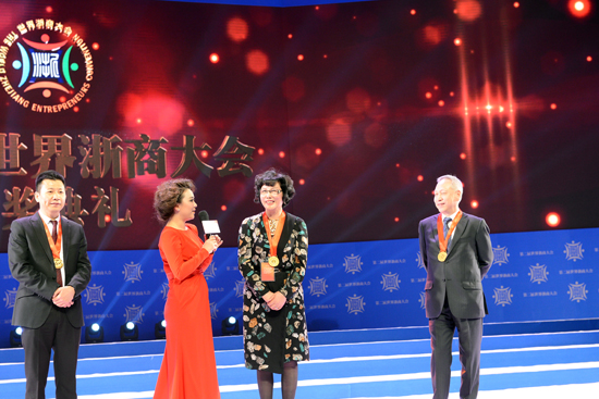 陳愛蓮董事長榮獲世界浙商大會"傑出浙商獎"