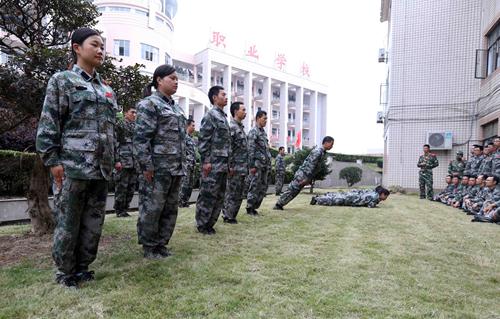 陳愛蓮:總結過去,我們旗開得勝;正視現在,我們穩步前進;展望未來,我們豪情滿懷!