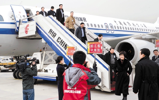 陳愛蓮董事長随鄭州代表團抵京出席十二屆全國人大一次會議